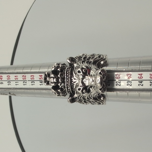 NWOT Silver Toned Lion King Head Ring with Crown Stainless Steel - Picture 10 of 12